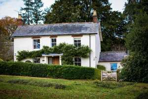 Read more about the article Professional Chimney Sweep Services: Cambridge’s Heritage Property Experts