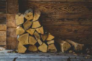 Read more about the article Choosing the Right Fuel for Stoves and Open Fires: A Comprehensive Guide