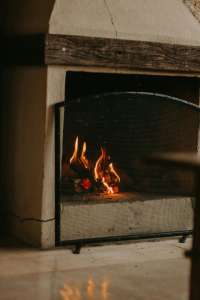 Read more about the article Comparing Wood Burning Stoves and Open Fireplaces: A Professional Guide