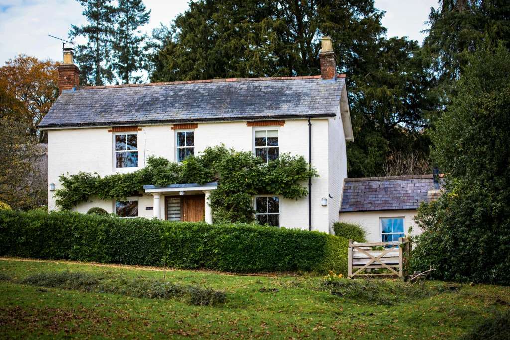 Essential Chimney Inspection Guide for Cambridge Home Buyers