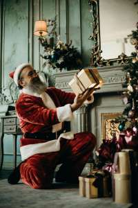 Read more about the article Why Does Santa Come Down the Chimney? A Historical Perspective