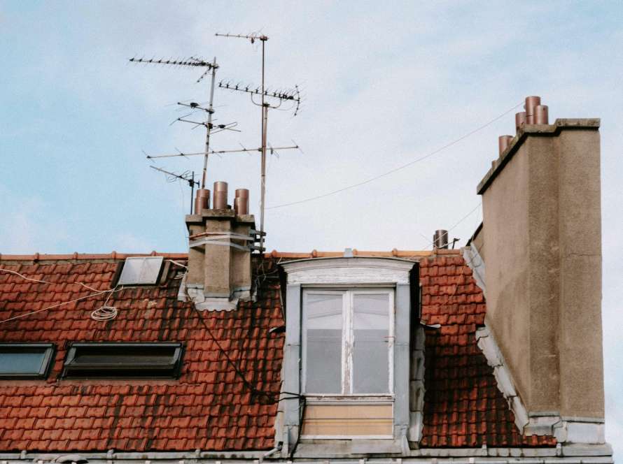 How to Store Firewood Keeping Logs Dry and Ready to Burn