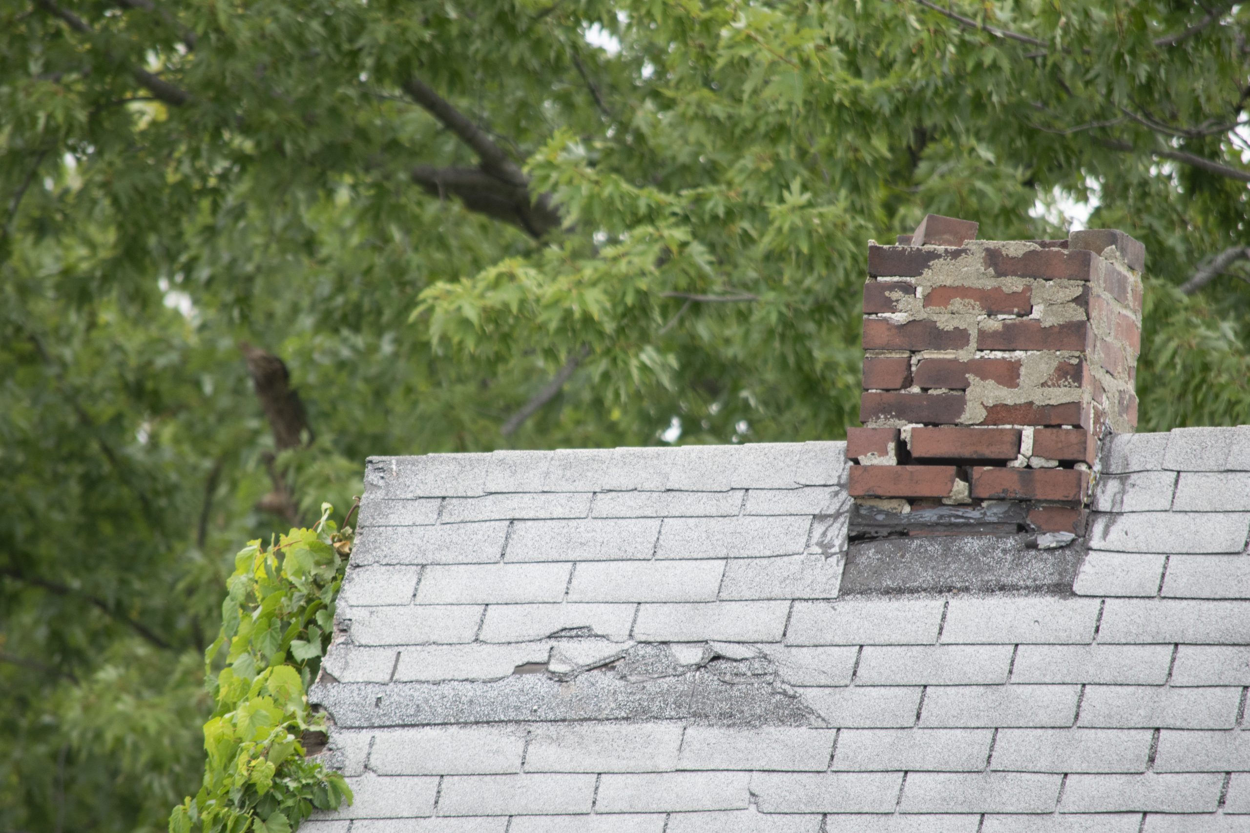 Chimney stack with badly deteriorated mortar pointing and large gaps